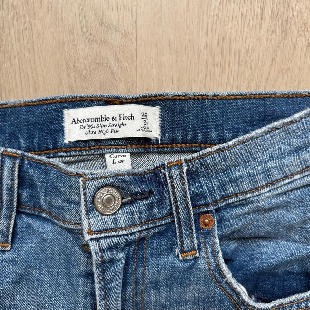 A&F Curve Love The 90s Slim Straight Ultra High Rise jeans - Picture 5 of 5